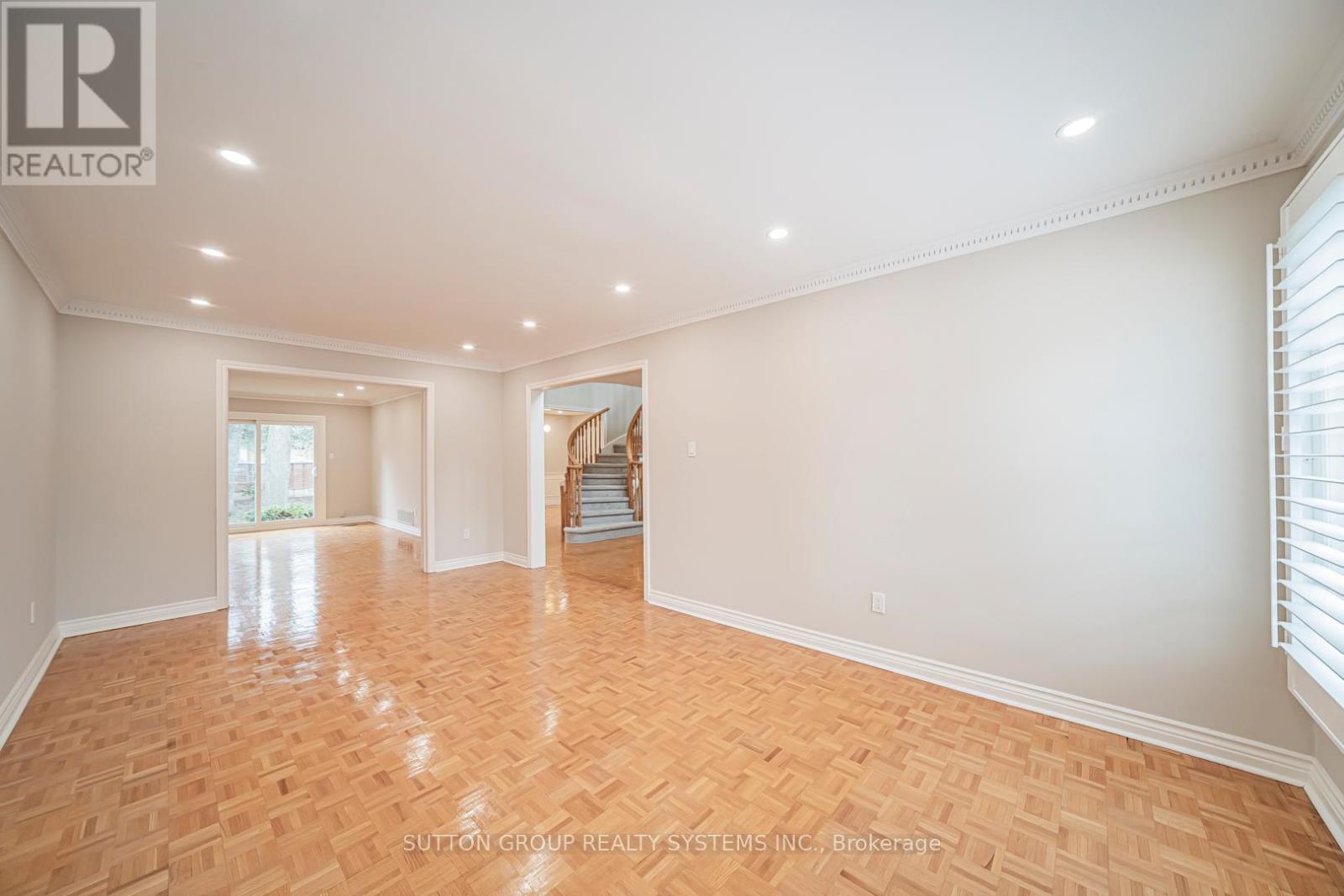 61 Somerset Crescent, Richmond Hill, Ontario  L4C 8N8 - Photo 11 - N12927122