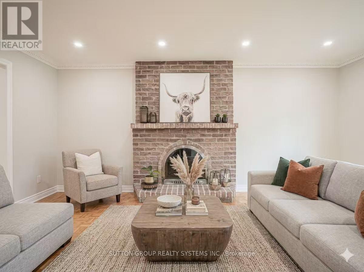 61 Somerset Crescent, Richmond Hill, Ontario  L4C 8N8 - Photo 13 - N12927122