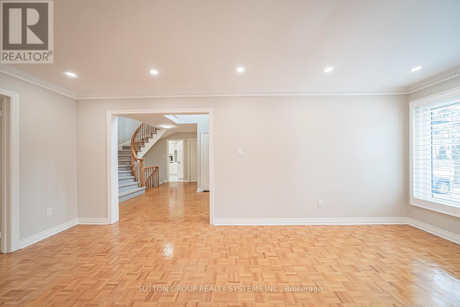 61 Somerset Crescent, Richmond Hill, Ontario  L4C 8N8 - Photo 18 - N12927122