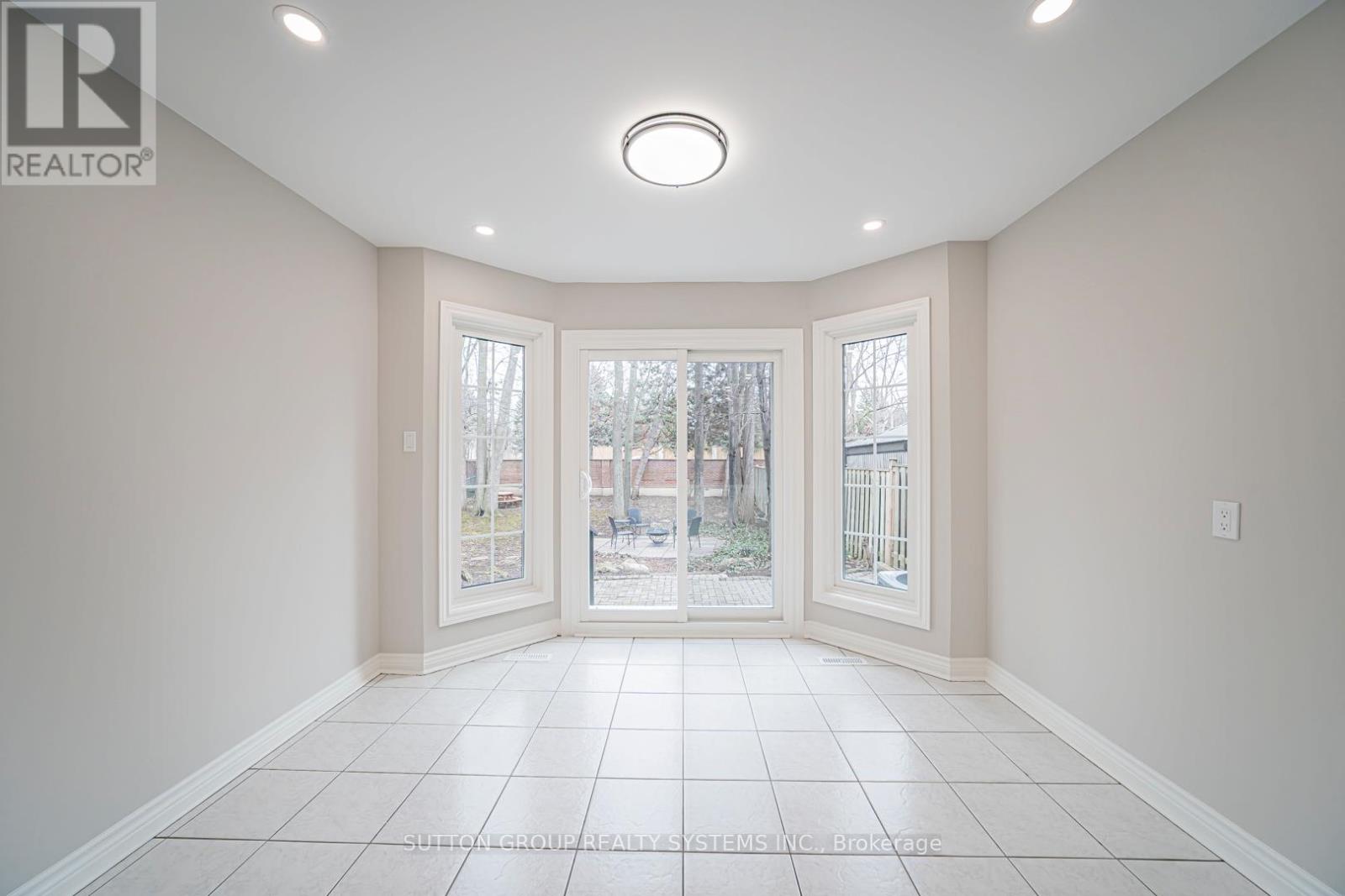 61 Somerset Crescent, Richmond Hill, Ontario  L4C 8N8 - Photo 19 - N12927122