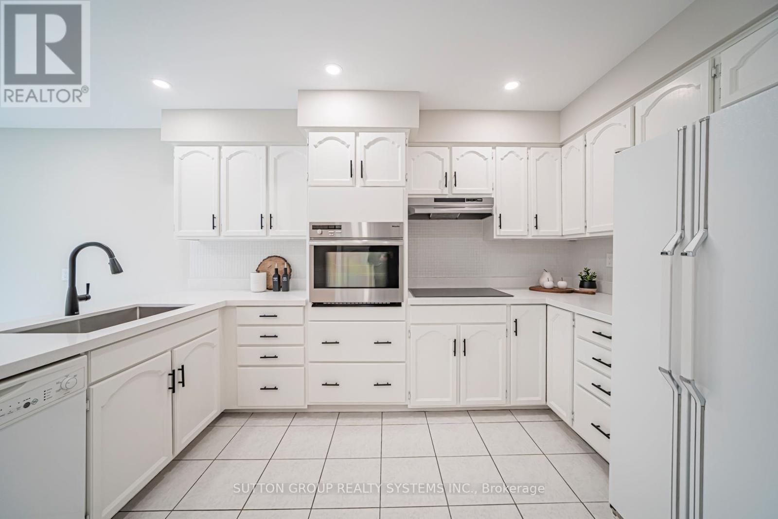 61 Somerset Crescent, Richmond Hill, Ontario  L4C 8N8 - Photo 27 - N12927122