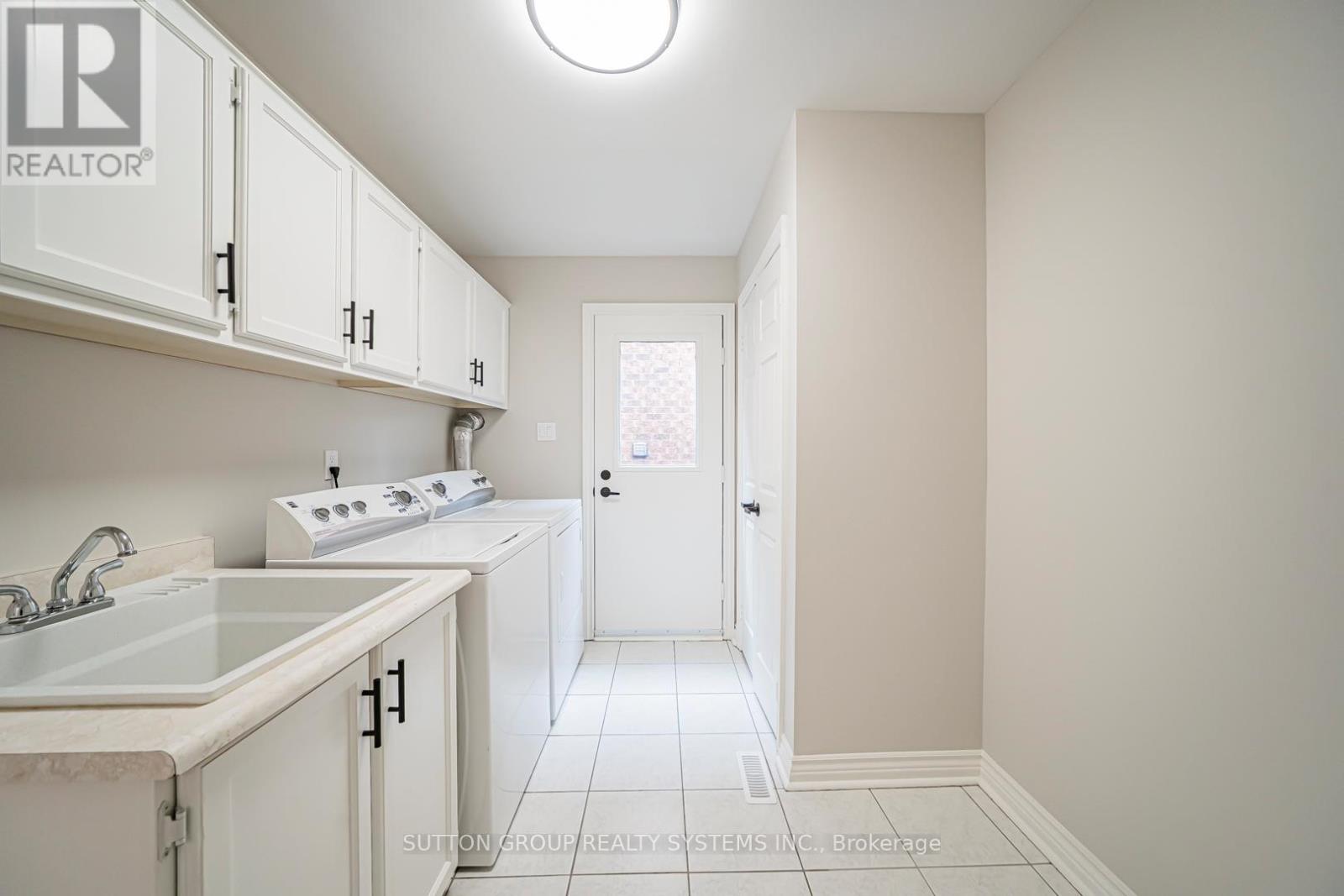 61 Somerset Crescent, Richmond Hill, Ontario  L4C 8N8 - Photo 28 - N12927122