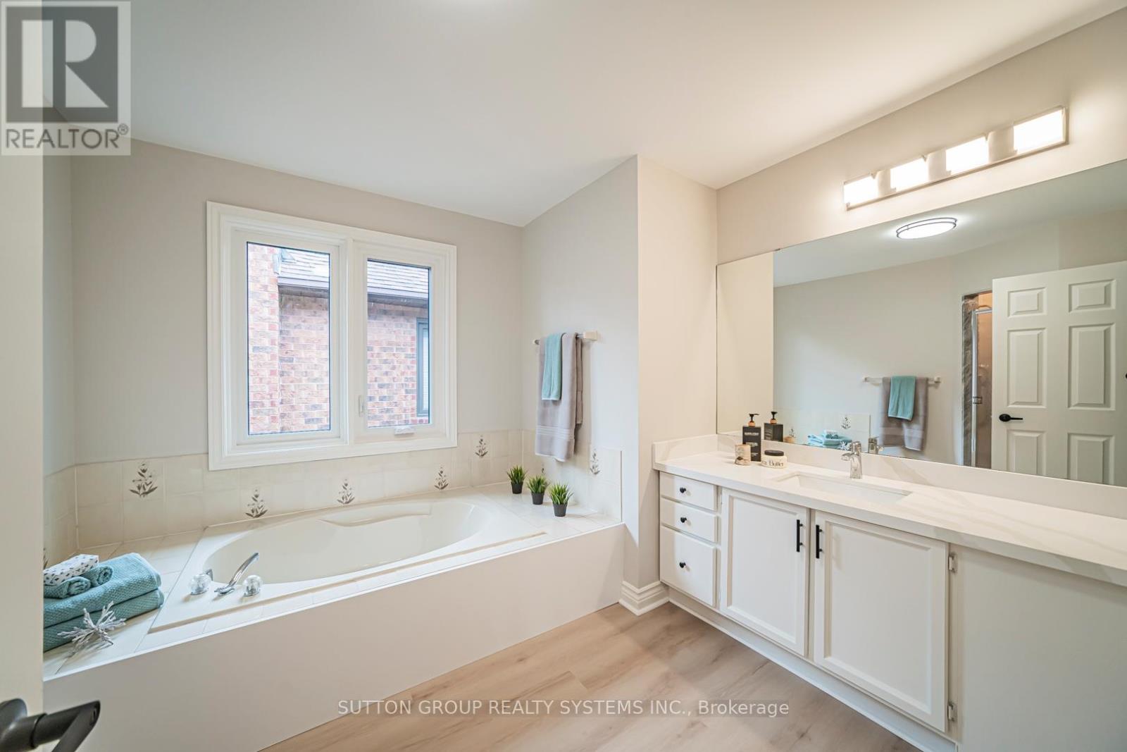 61 Somerset Crescent, Richmond Hill, Ontario  L4C 8N8 - Photo 32 - N12927122