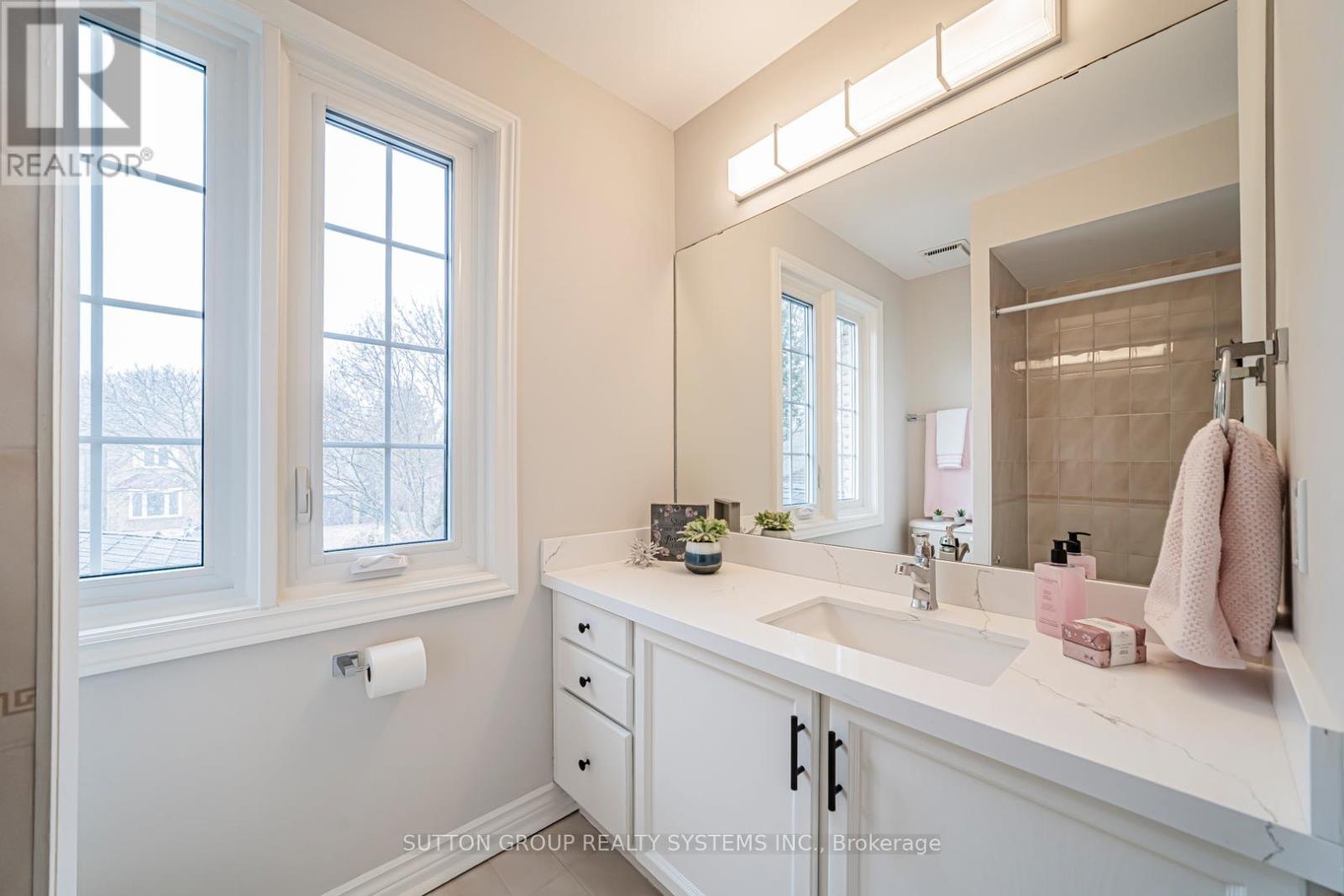 61 Somerset Crescent, Richmond Hill, Ontario  L4C 8N8 - Photo 38 - N12927122