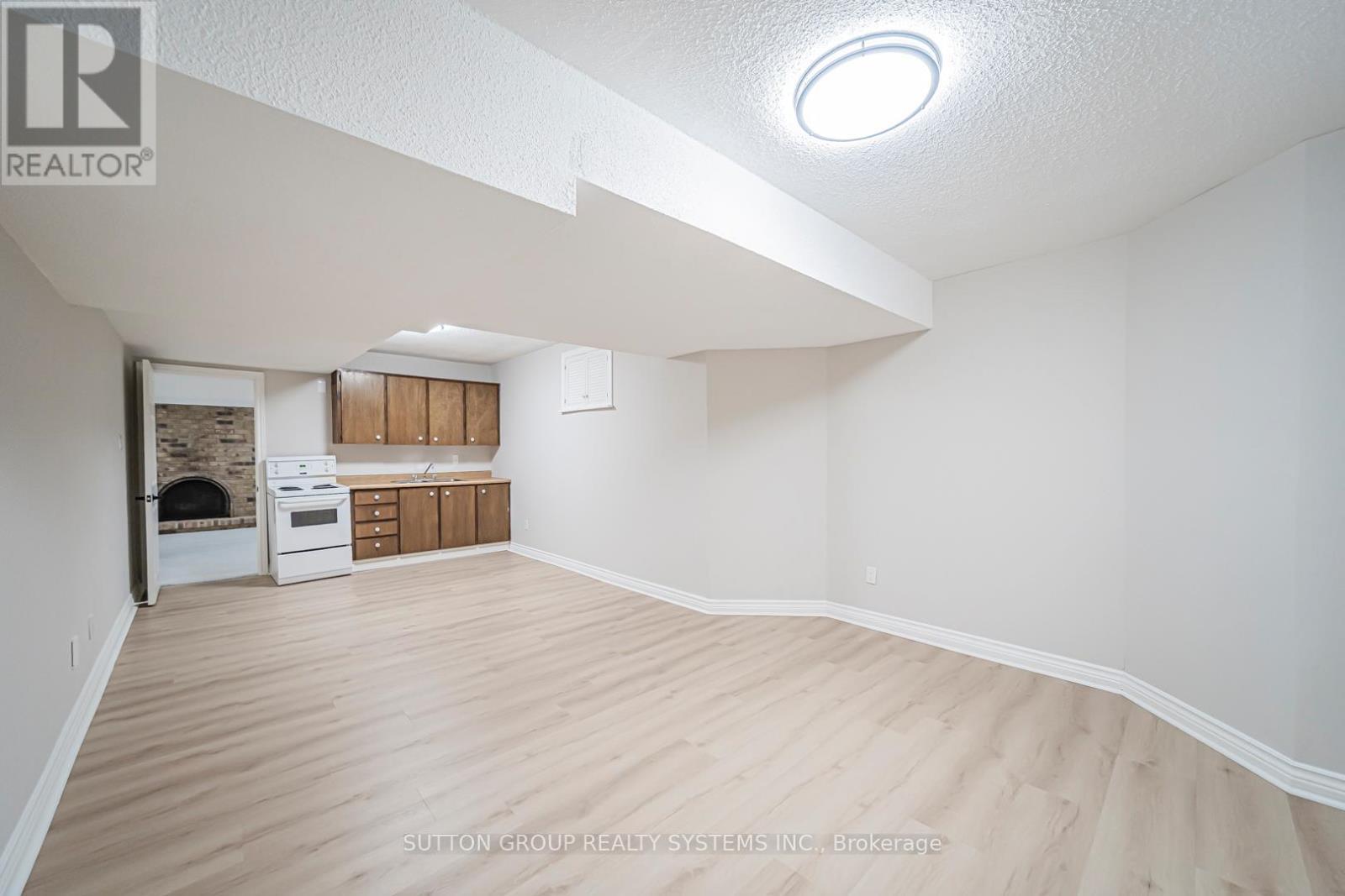 61 Somerset Crescent, Richmond Hill, Ontario  L4C 8N8 - Photo 43 - N12927122