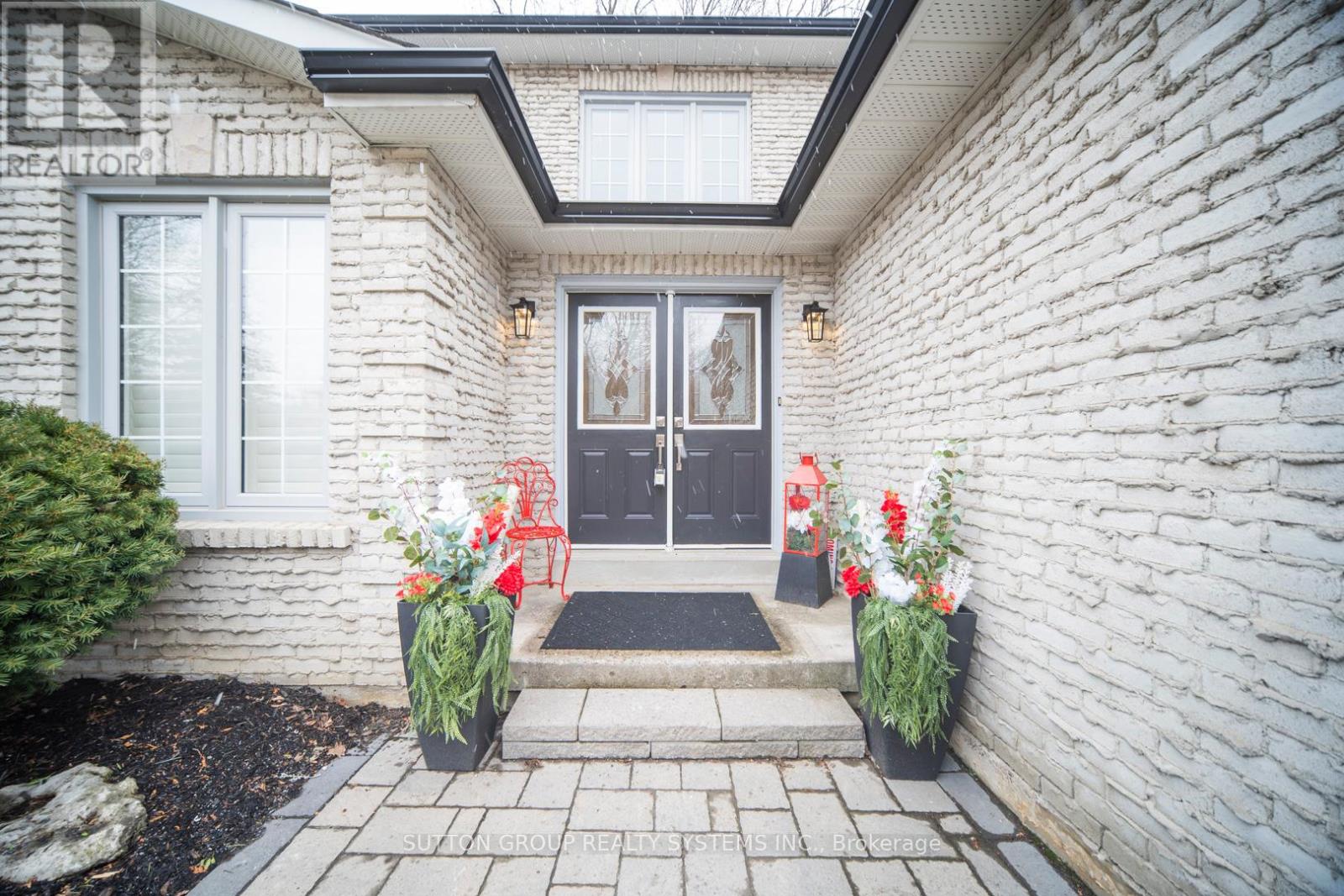 61 Somerset Crescent, Richmond Hill, Ontario  L4C 8N8 - Photo 5 - N12927122