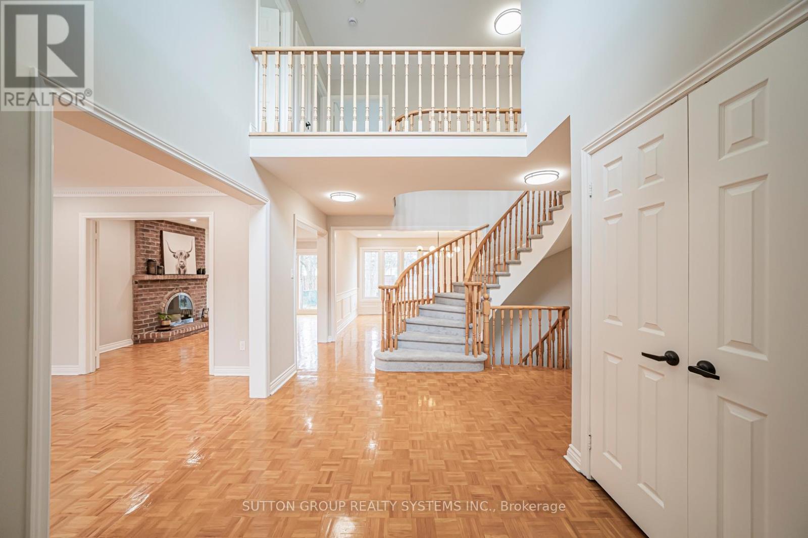 61 Somerset Crescent, Richmond Hill, Ontario  L4C 8N8 - Photo 7 - N12927122