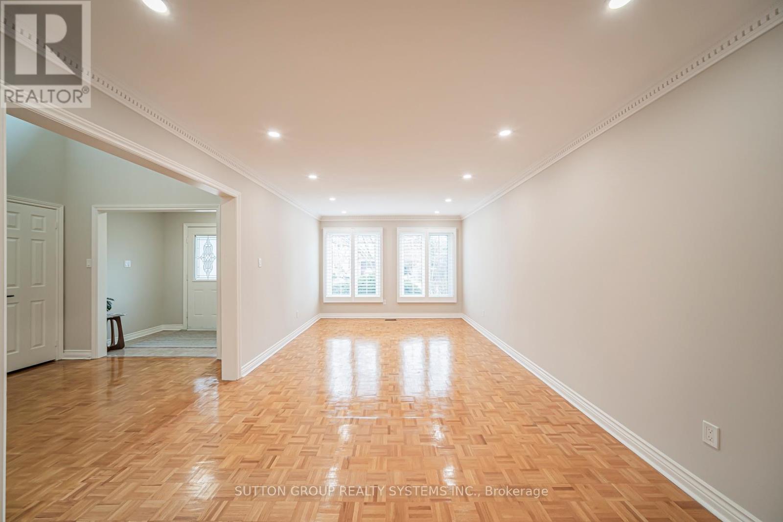 61 Somerset Crescent, Richmond Hill, Ontario  L4C 8N8 - Photo 8 - N12927122