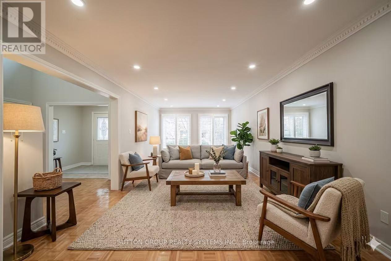 61 Somerset Crescent, Richmond Hill, Ontario  L4C 8N8 - Photo 9 - N12927122