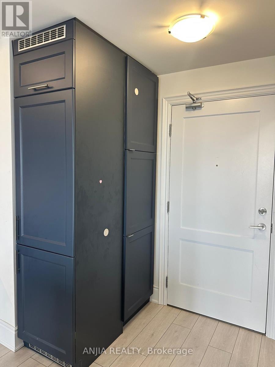 3711 - 30 Elm Drive W, Mississauga, Ontario  L5B 0N6 - Photo 8 - W12927120