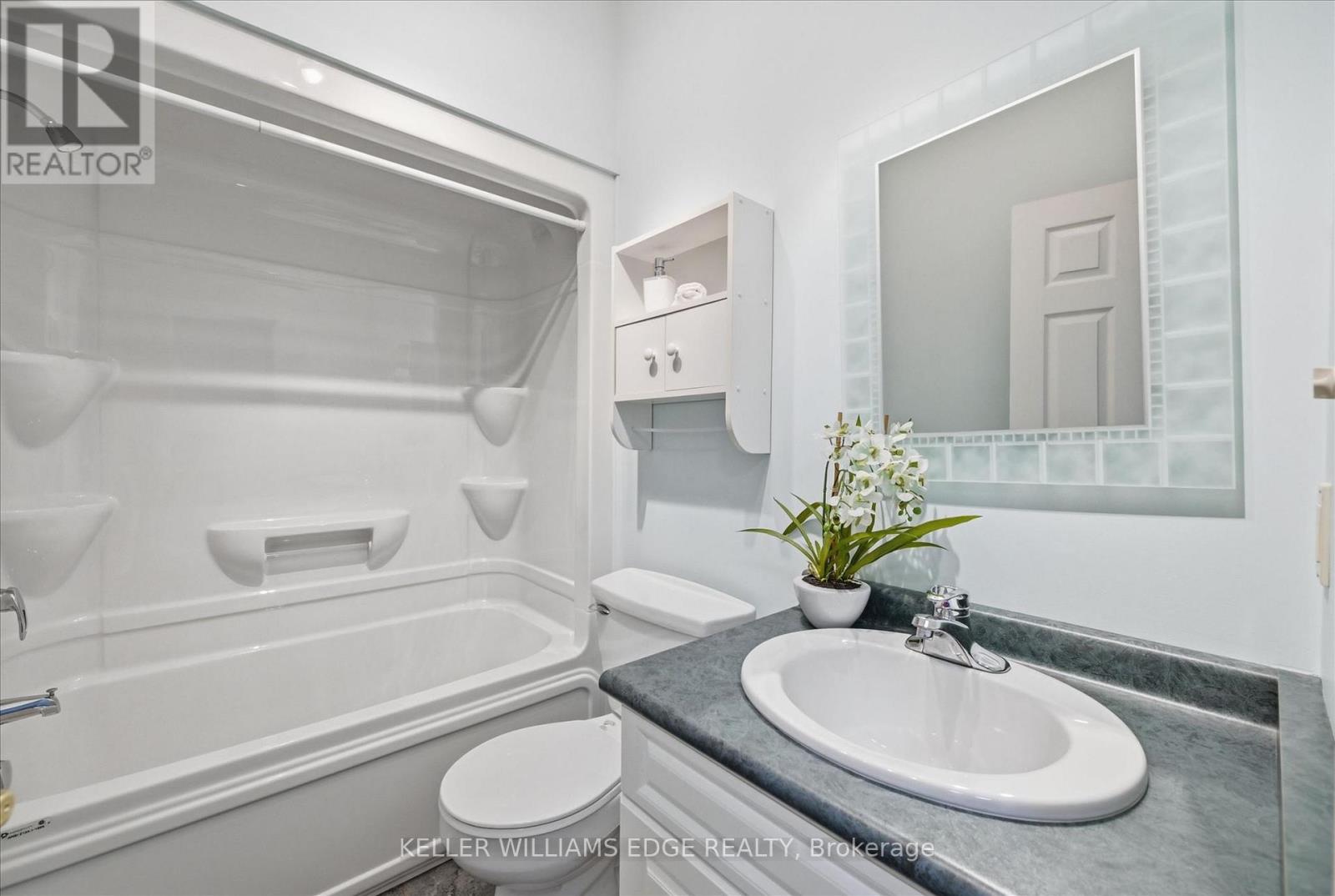 28 Wainwright Boulevard, Hamilton, Ontario  L9H 7N5 - Photo 11 - X12927130