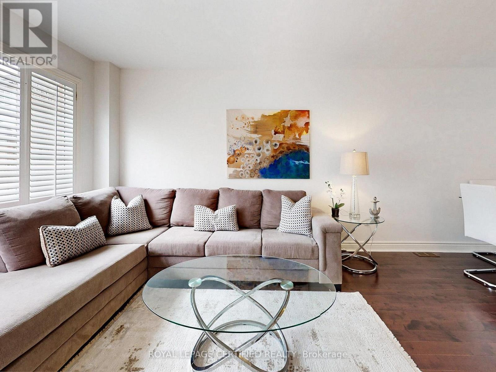 8 Grapevine Road, Caledon, Ontario  L7E 2L2 - Photo 5 - W12926746