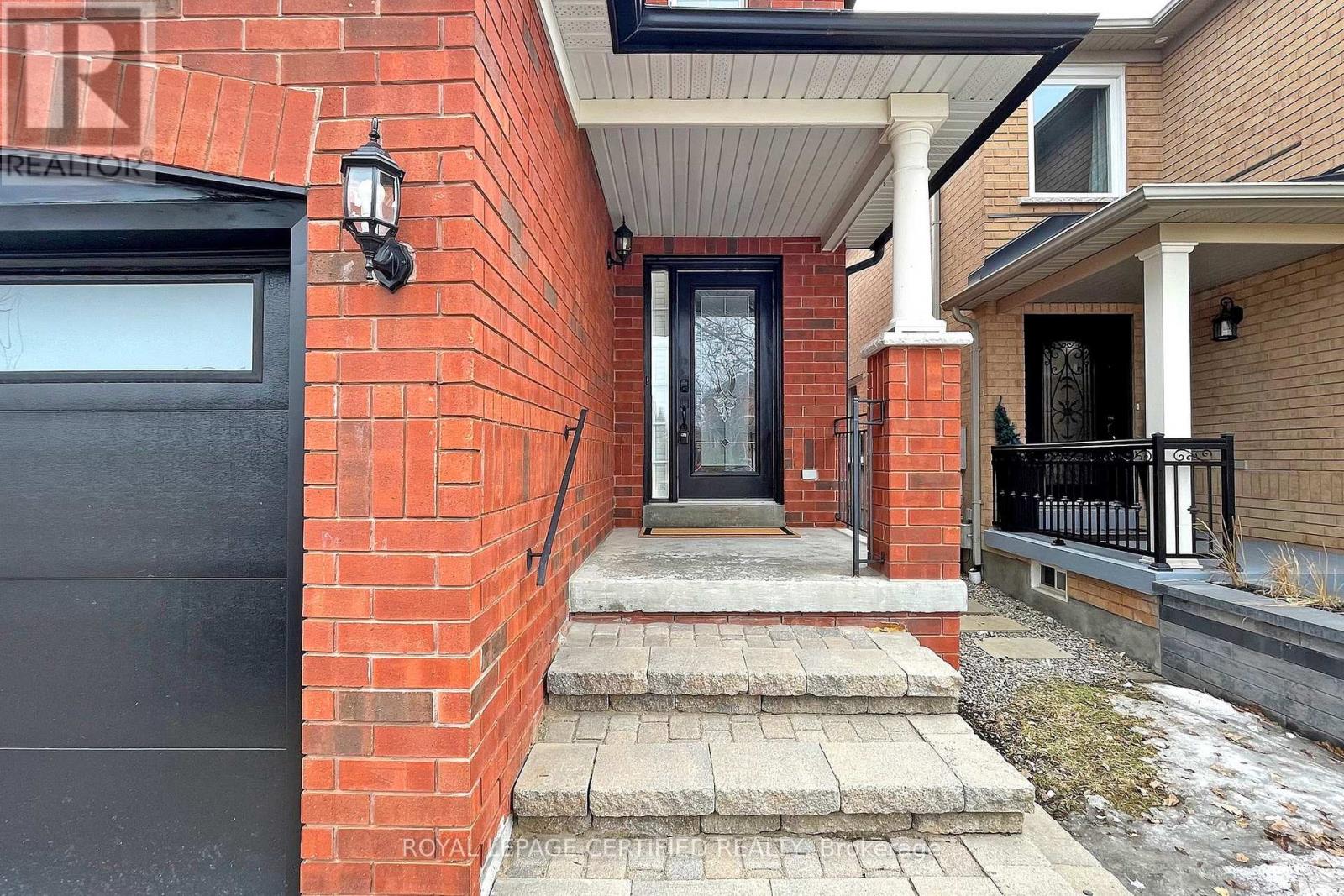 8 Grapevine Road, Caledon, Ontario  L7E 2L2 - Photo 2 - W12926746