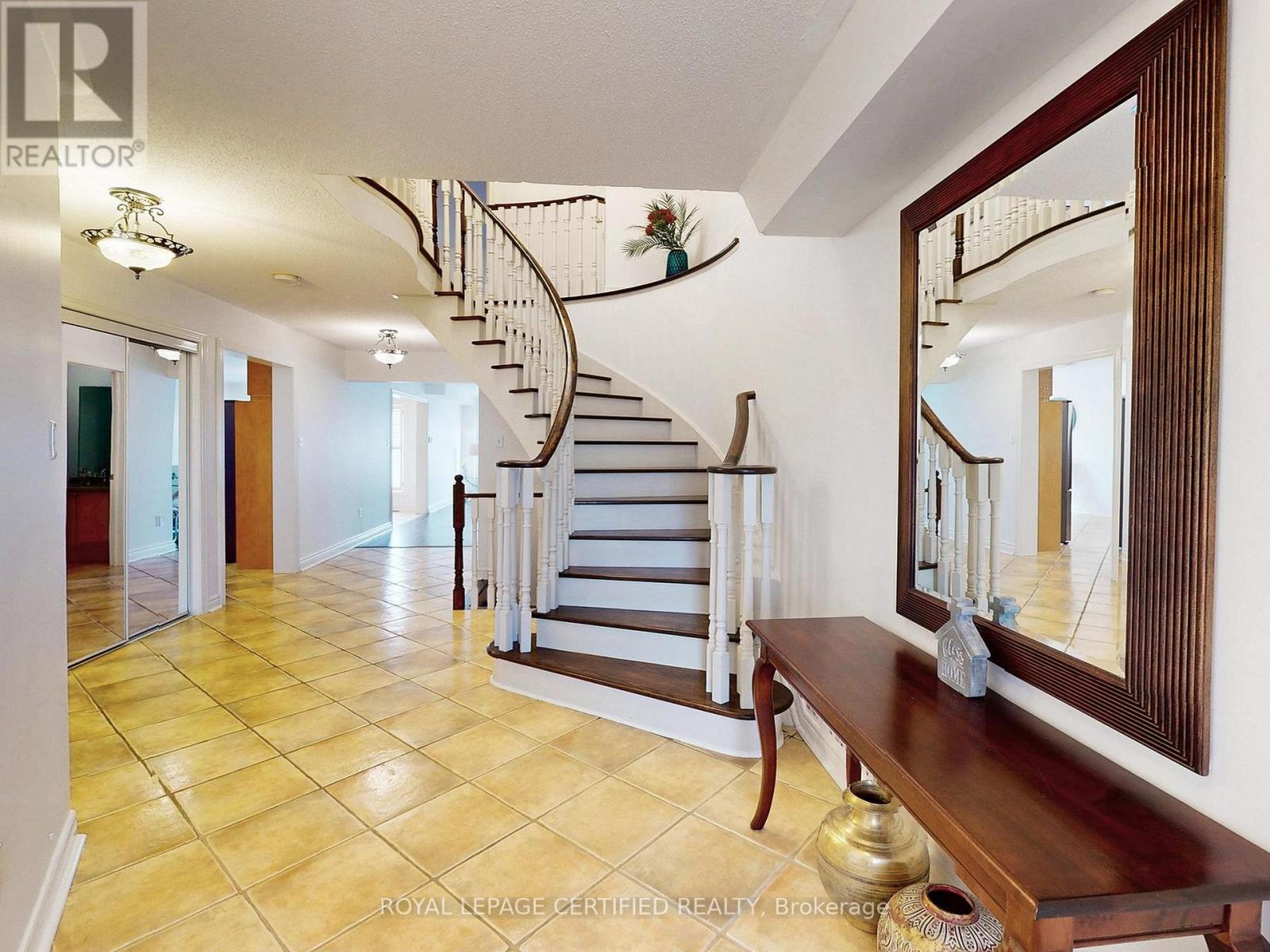 8 Grapevine Road, Caledon, Ontario  L7E 2L2 - Photo 4 - W12926746