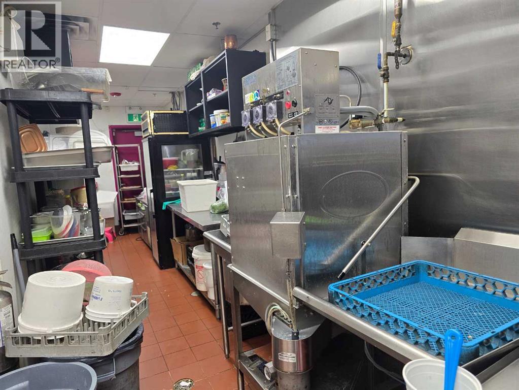 971 64 Avenue Ne, Calgary, Alberta  T2E 9b7 - Photo 4 - A2205340