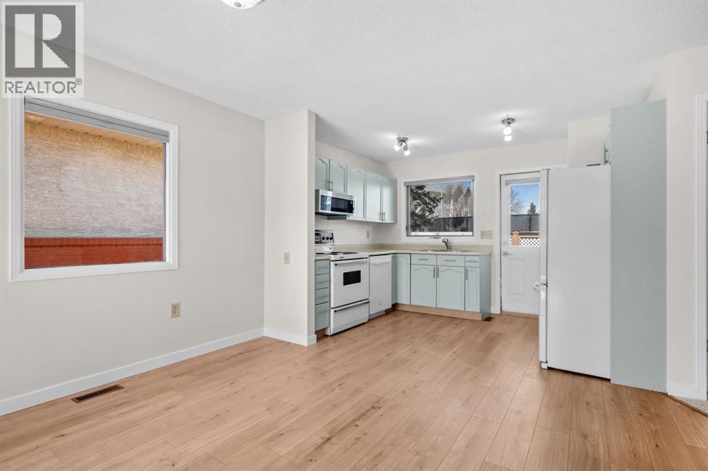 2640 Dovely Court Se, Calgary, Alberta  T2B 3G6 - Photo 8 - A2296864