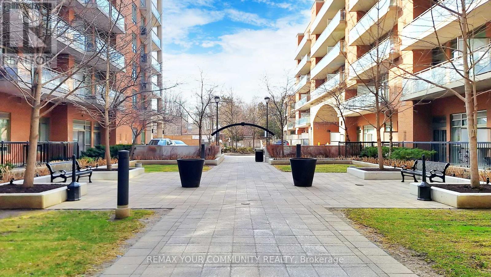 520 - 281 Woodbridge Avenue, Vaughan, Ontario  L4L 0C6 - Photo 2 - N12927156