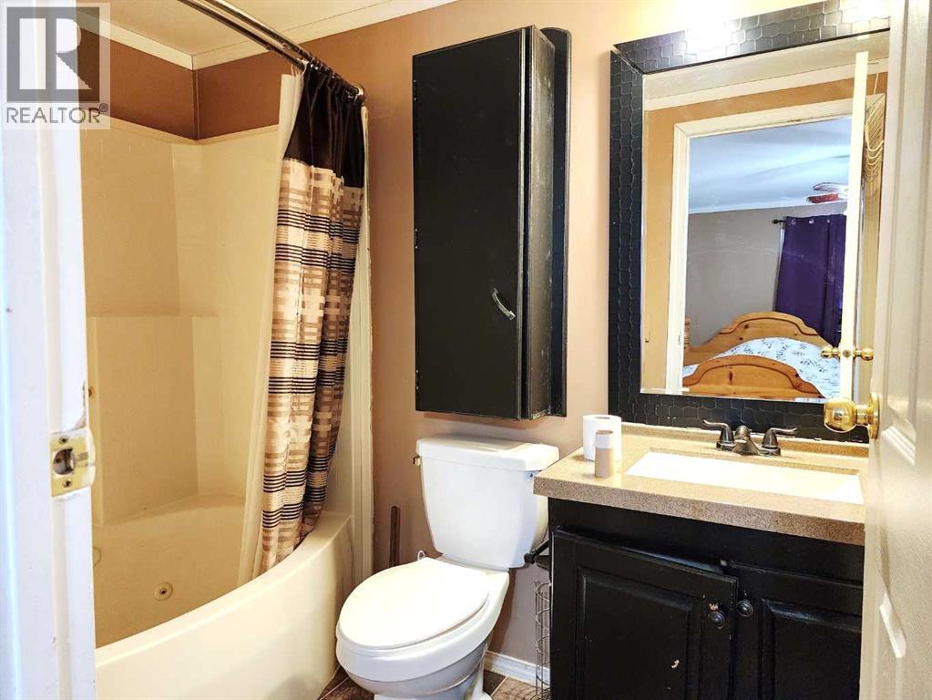 2 East Loop, Joffre, Alberta  T4L 2N2 - Photo 3 - A2289003