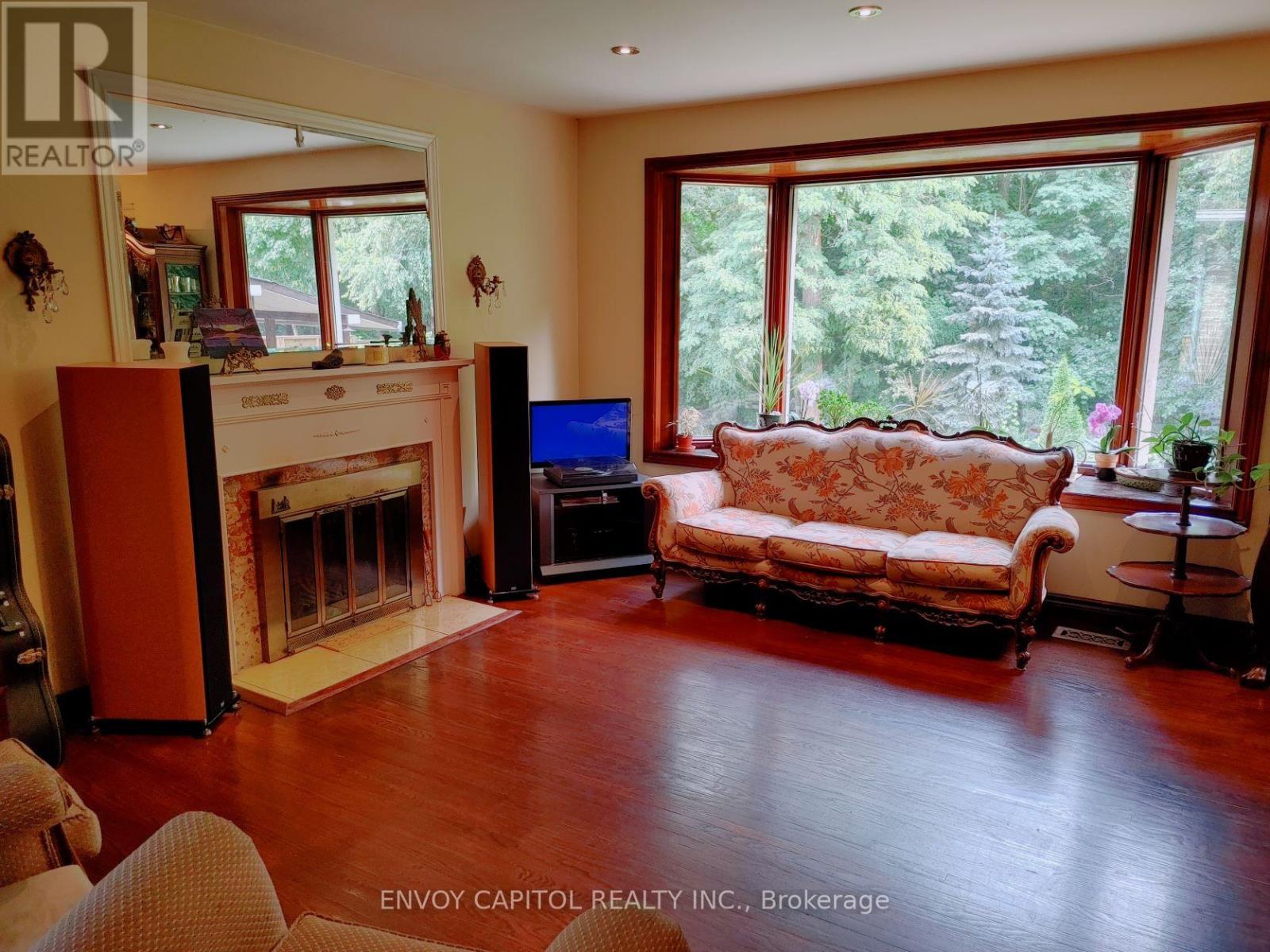 86 WEST DEANE PARK DRIVE, Toronto, Ontario