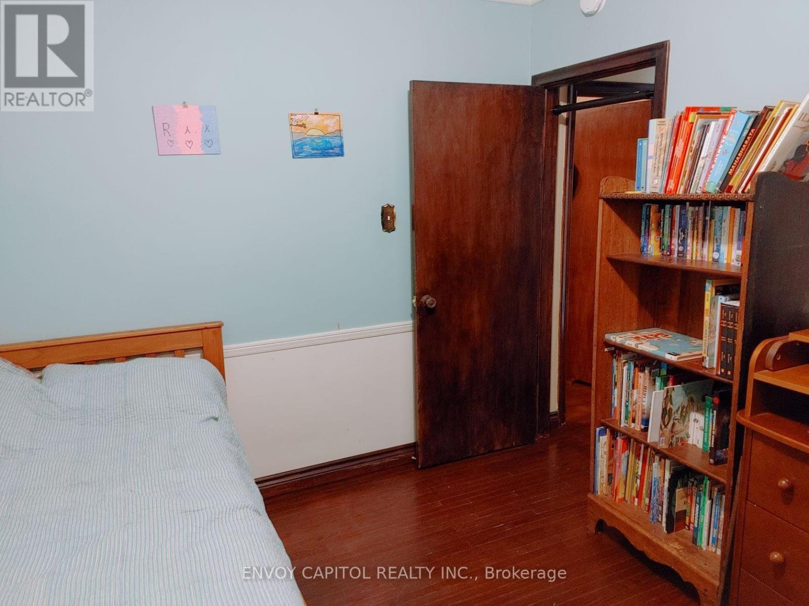 86 West Deane Park Drive, Toronto, Ontario M9B 2S3 - Photo 14 - W12927142