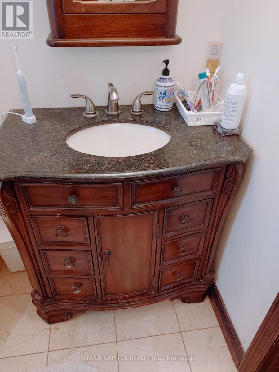 86 West Deane Park Drive, Toronto, Ontario M9B 2S3 - Photo 18 - W12927142