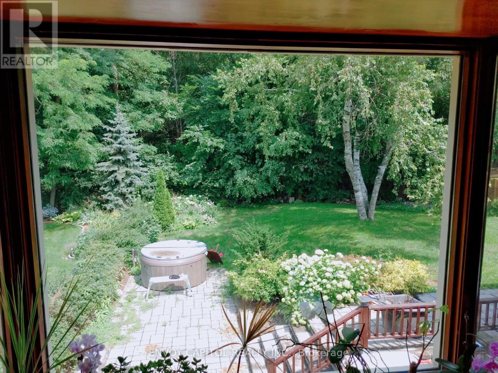 86 West Deane Park Drive, Toronto, Ontario M9B 2S3 - Photo 3 - W12927142