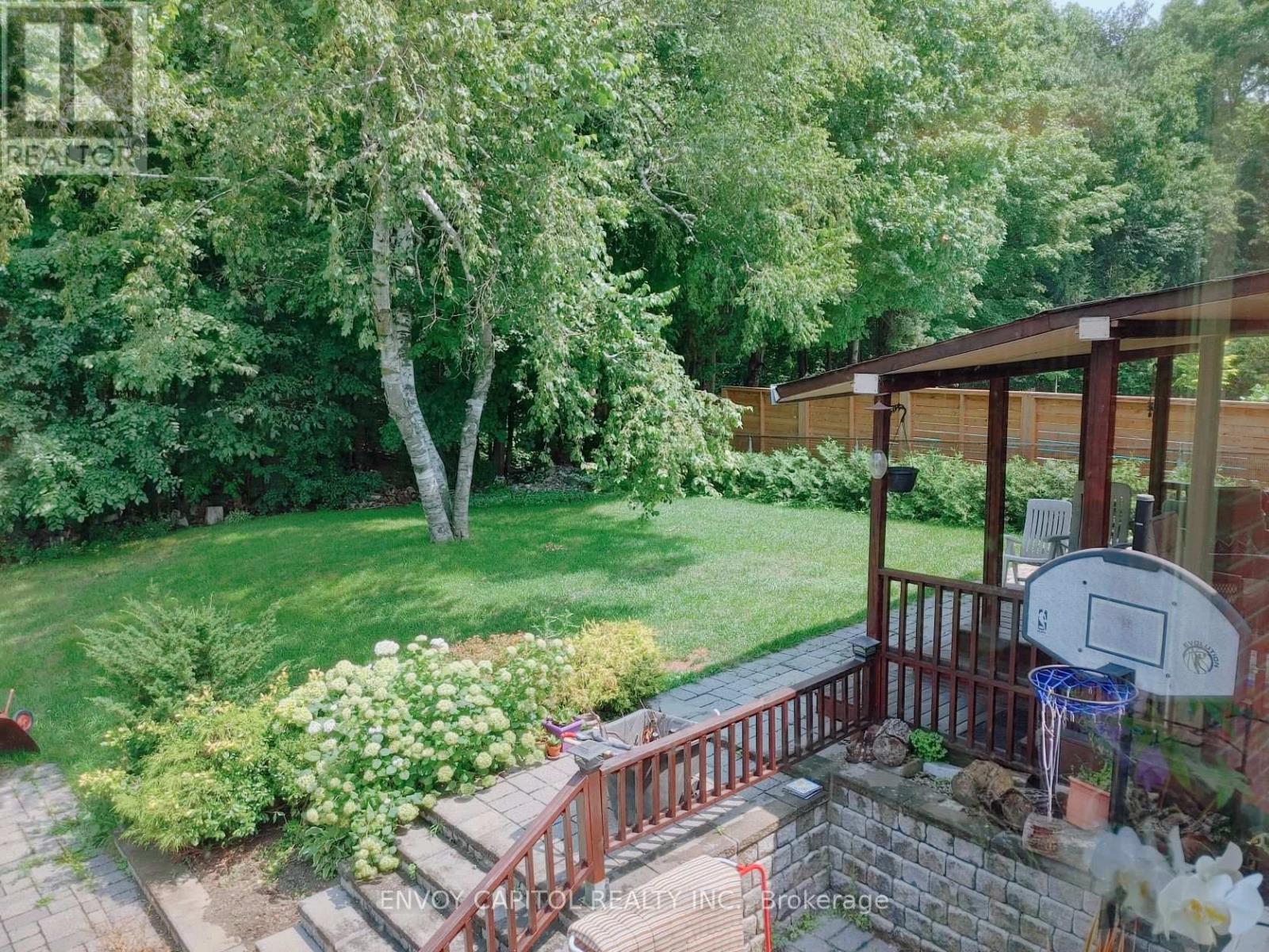 86 West Deane Park Drive, Toronto, Ontario M9B 2S3 - Photo 4 - W12927142