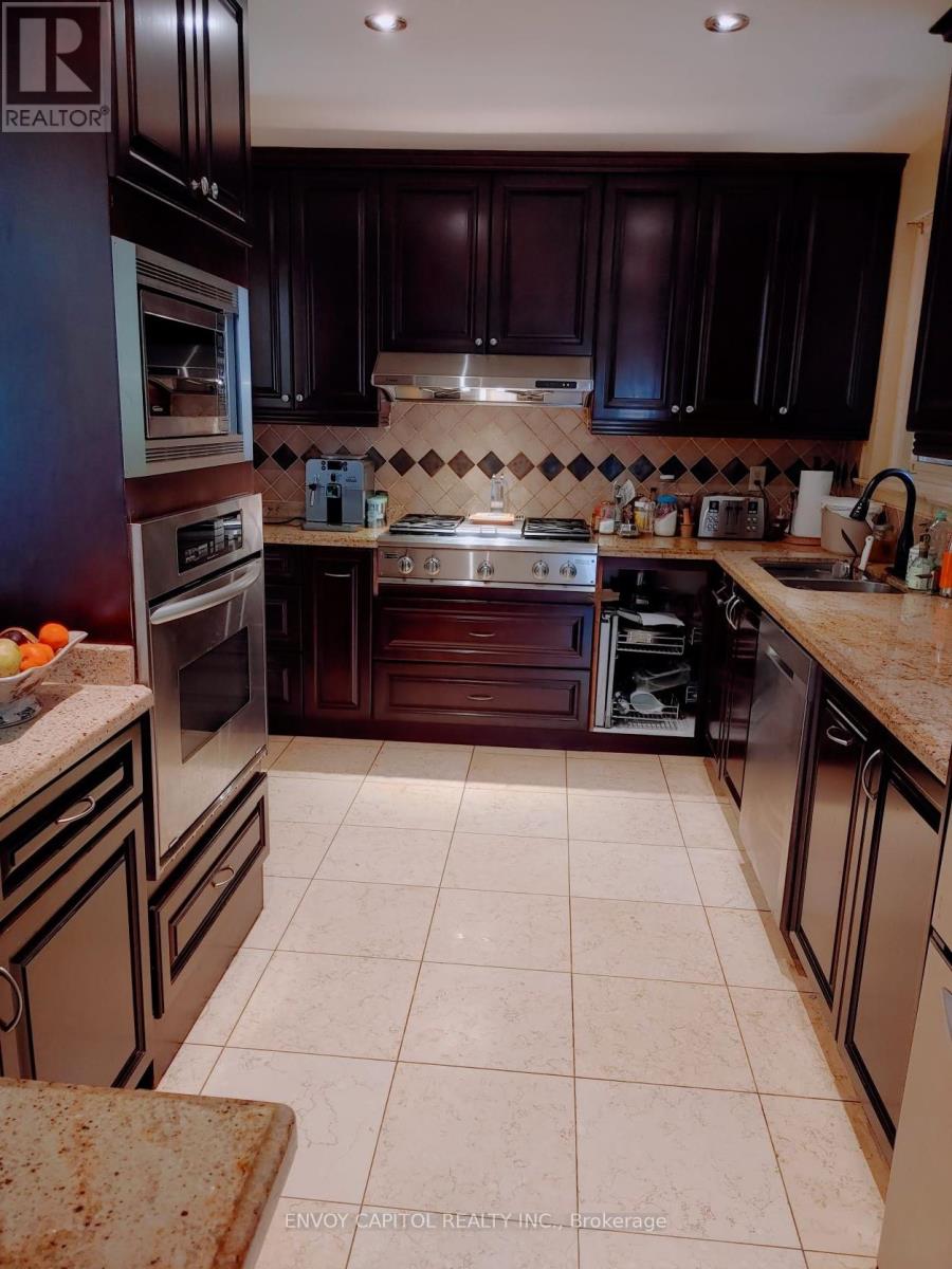 86 West Deane Park Drive, Toronto, Ontario M9B 2S3 - Photo 5 - W12927142