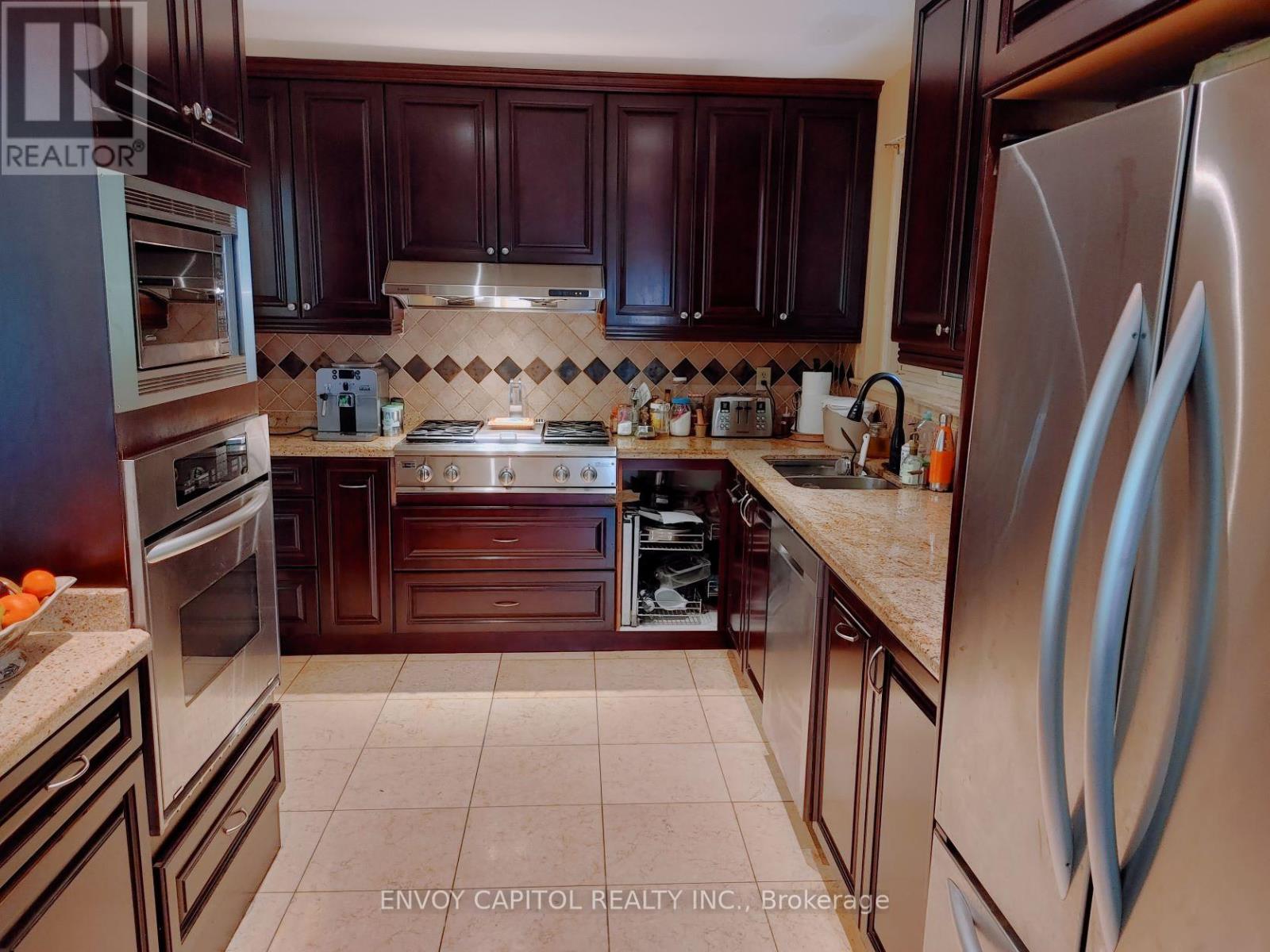 86 West Deane Park Drive, Toronto, Ontario M9B 2S3 - Photo 6 - W12927142