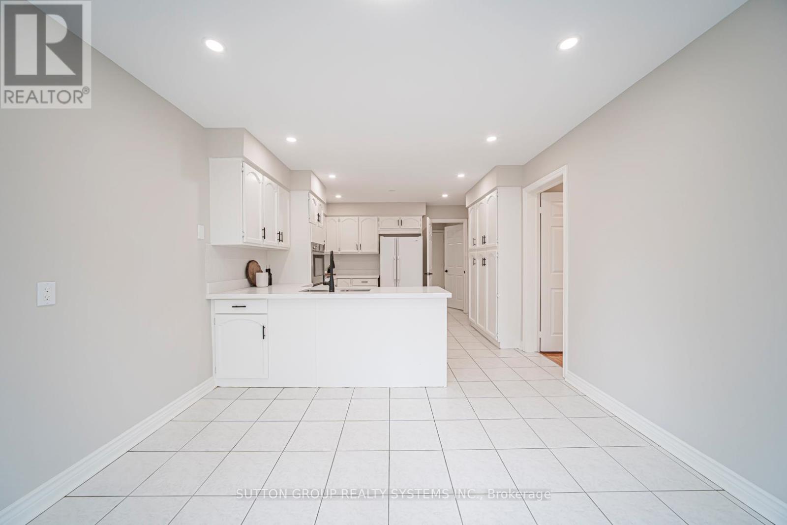 61 Somerset Crescent, Richmond Hill, Ontario  L4C 8N8 - Photo 23 - N12927122