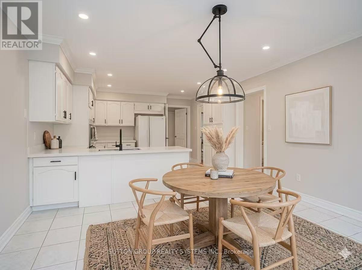 61 Somerset Crescent, Richmond Hill, Ontario  L4C 8N8 - Photo 24 - N12927122