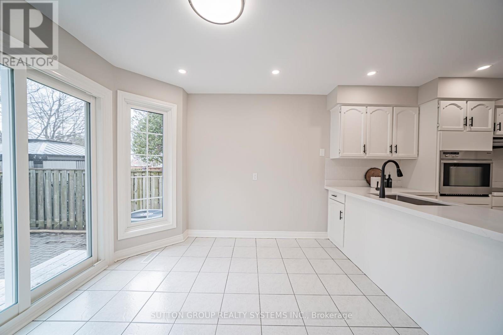 61 Somerset Crescent, Richmond Hill, Ontario  L4C 8N8 - Photo 25 - N12927122