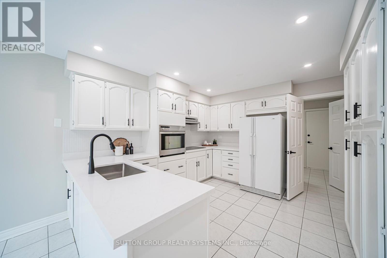 61 Somerset Crescent, Richmond Hill, Ontario  L4C 8N8 - Photo 26 - N12927122