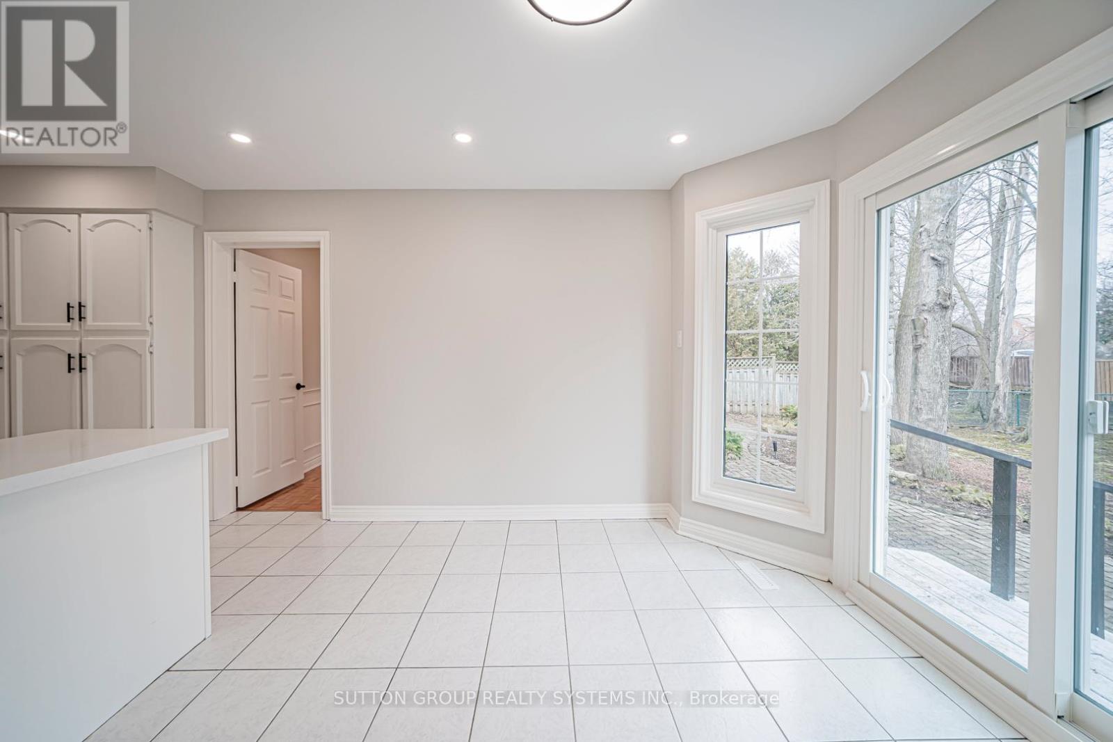 61 Somerset Crescent, Richmond Hill, Ontario  L4C 8N8 - Photo 21 - N12927122