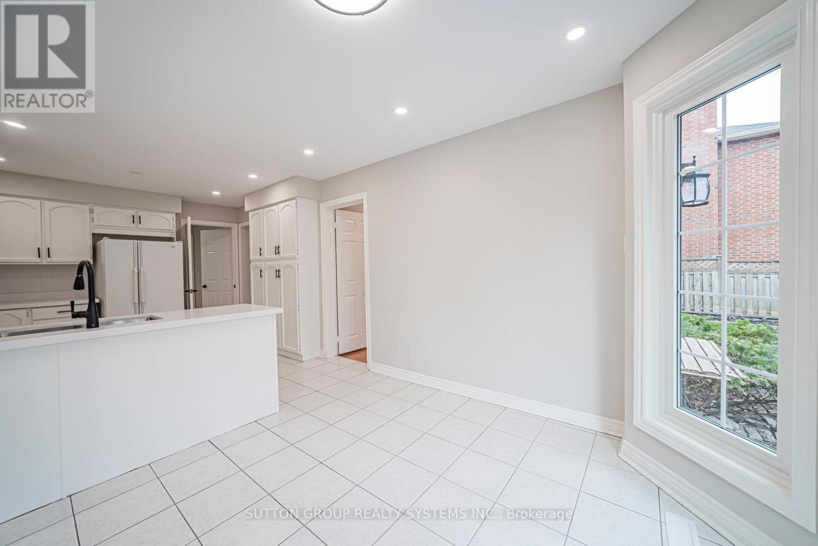 61 Somerset Crescent, Richmond Hill, Ontario  L4C 8N8 - Photo 22 - N12927122