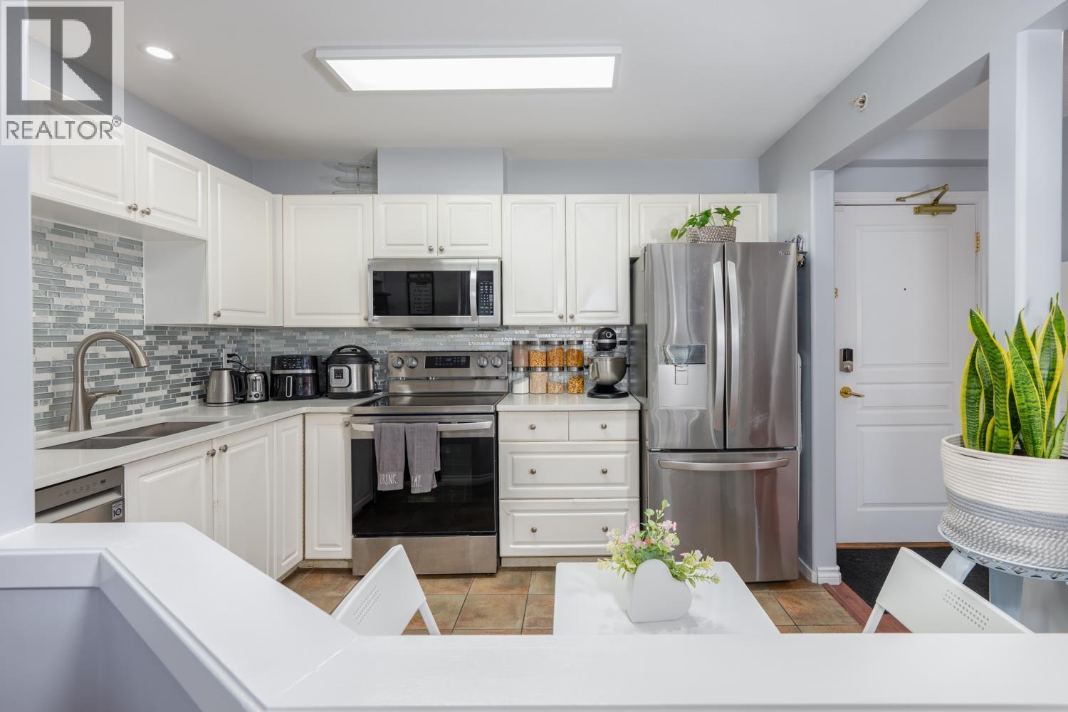 505 215 Twelfth Street, New Westminster, British Columbia  V3M 4H4 - Photo 2 - R3097609