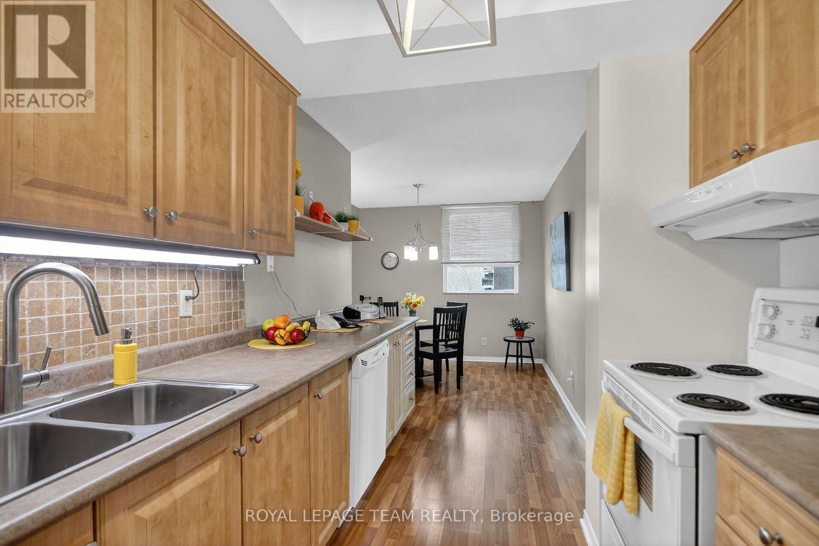 606 - 555 Brittany Drive, Ottawa, Ontario  K1K 4C5 - Photo 14 - X12927222