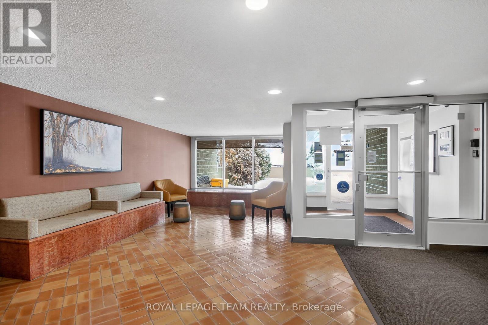 606 - 555 Brittany Drive, Ottawa, Ontario  K1K 4C5 - Photo 3 - X12927222