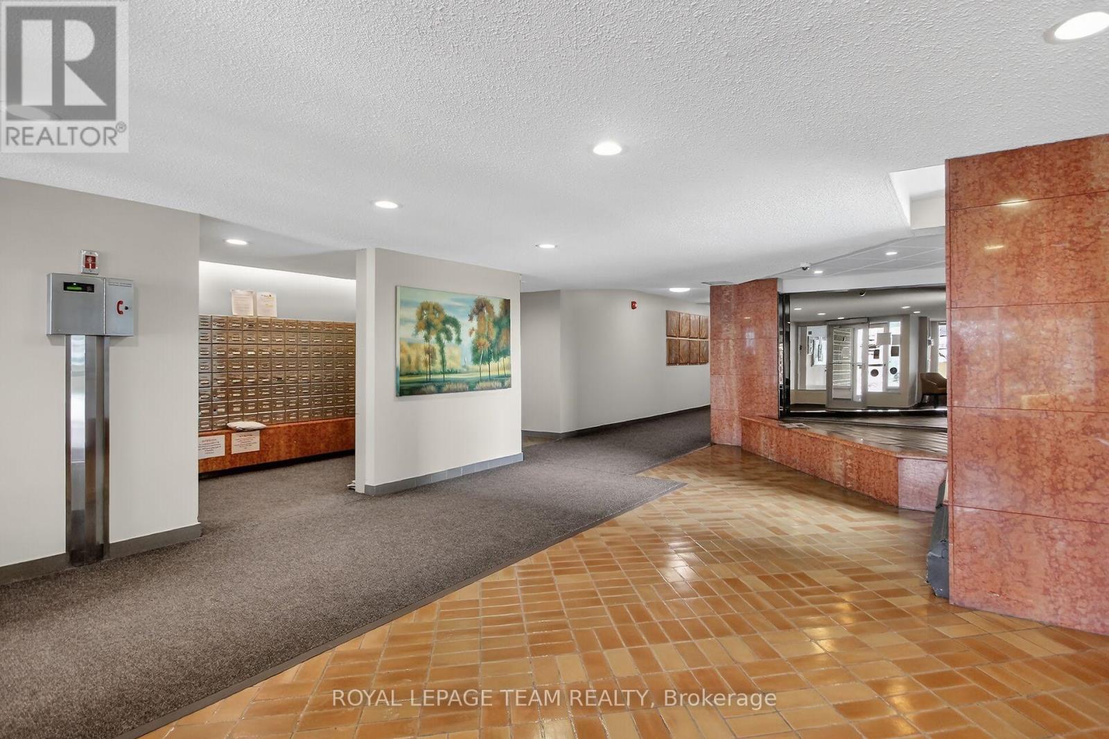 606 - 555 Brittany Drive, Ottawa, Ontario  K1K 4C5 - Photo 4 - X12927222