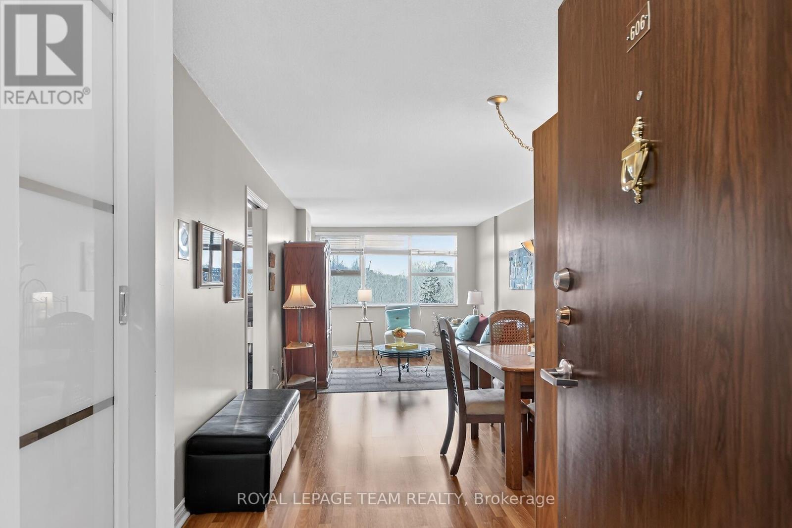 606 - 555 Brittany Drive, Ottawa, Ontario  K1K 4C5 - Photo 5 - X12927222