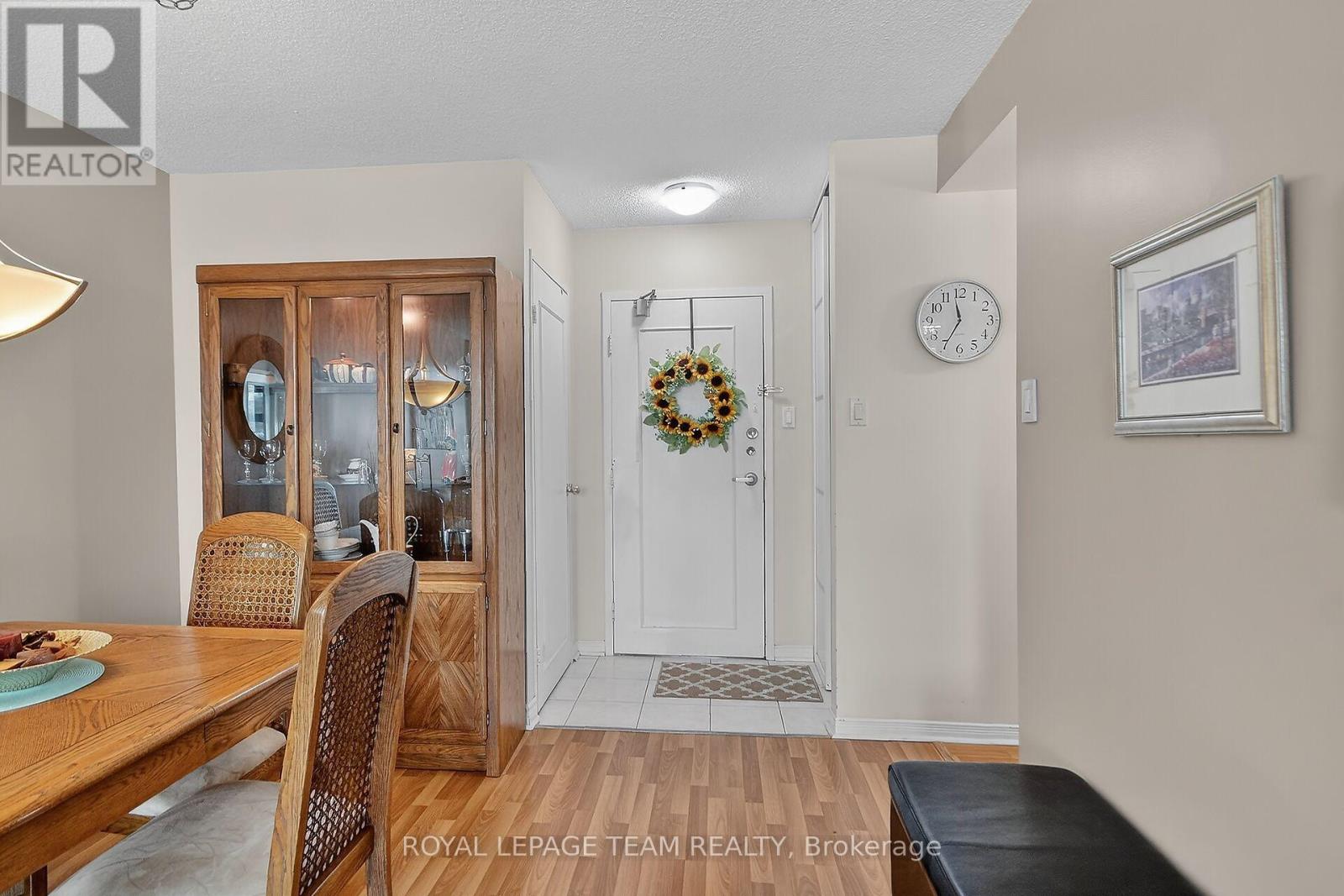 606 - 555 Brittany Drive, Ottawa, Ontario  K1K 4C5 - Photo 6 - X12927222