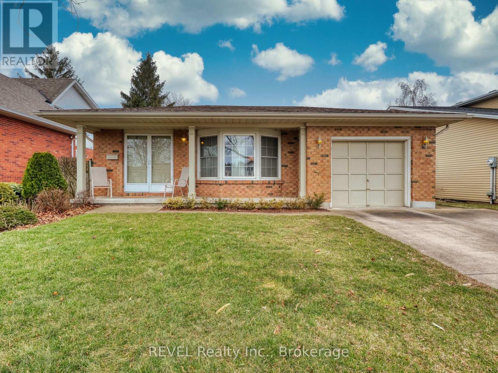 31 COLE FARM BOULEVARD, St. Catharines, Ontario