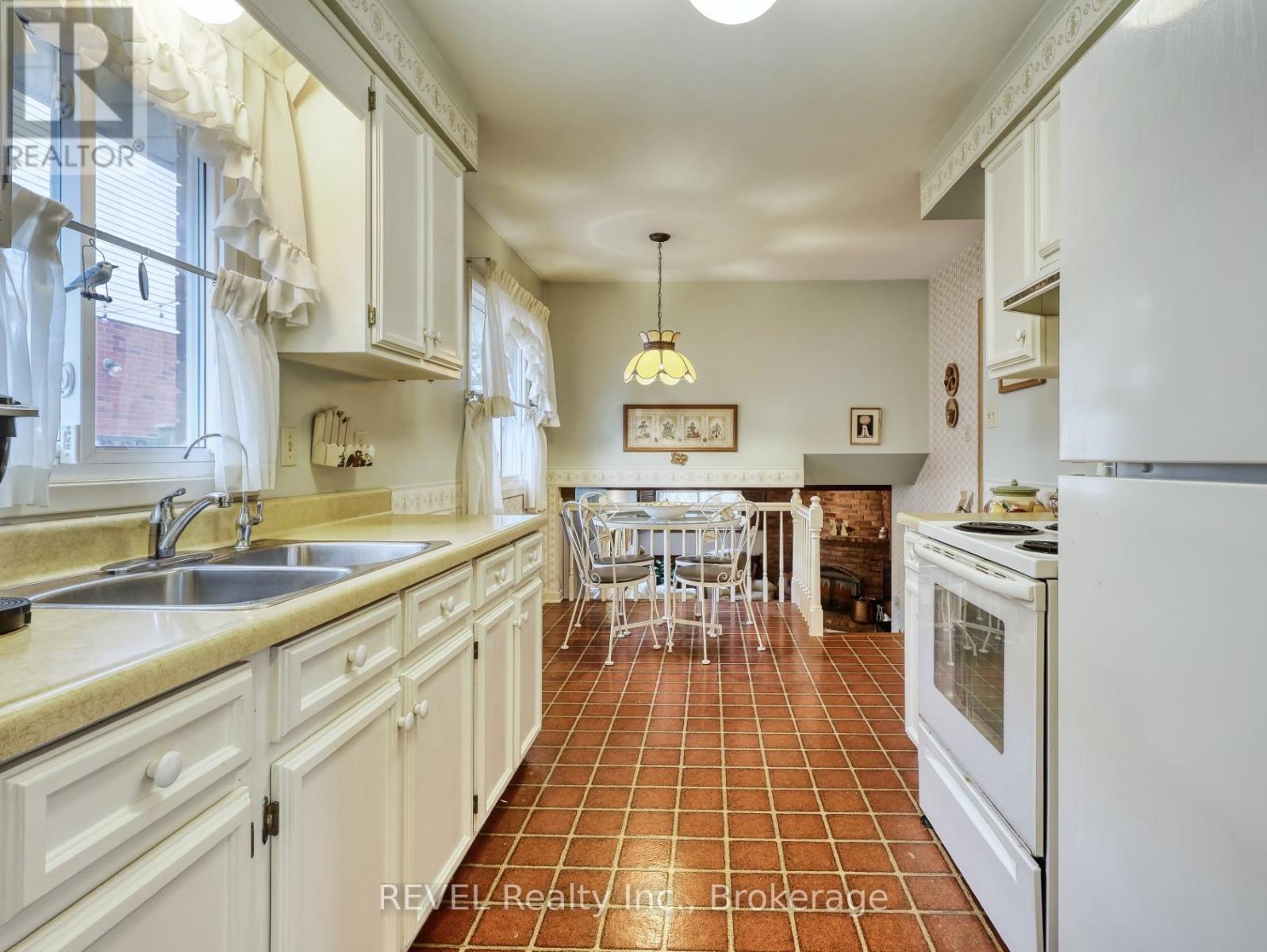 31 Cole Farm Boulevard, St. Catharines, Ontario  L2N 7E2 - Photo 12 - X12927188