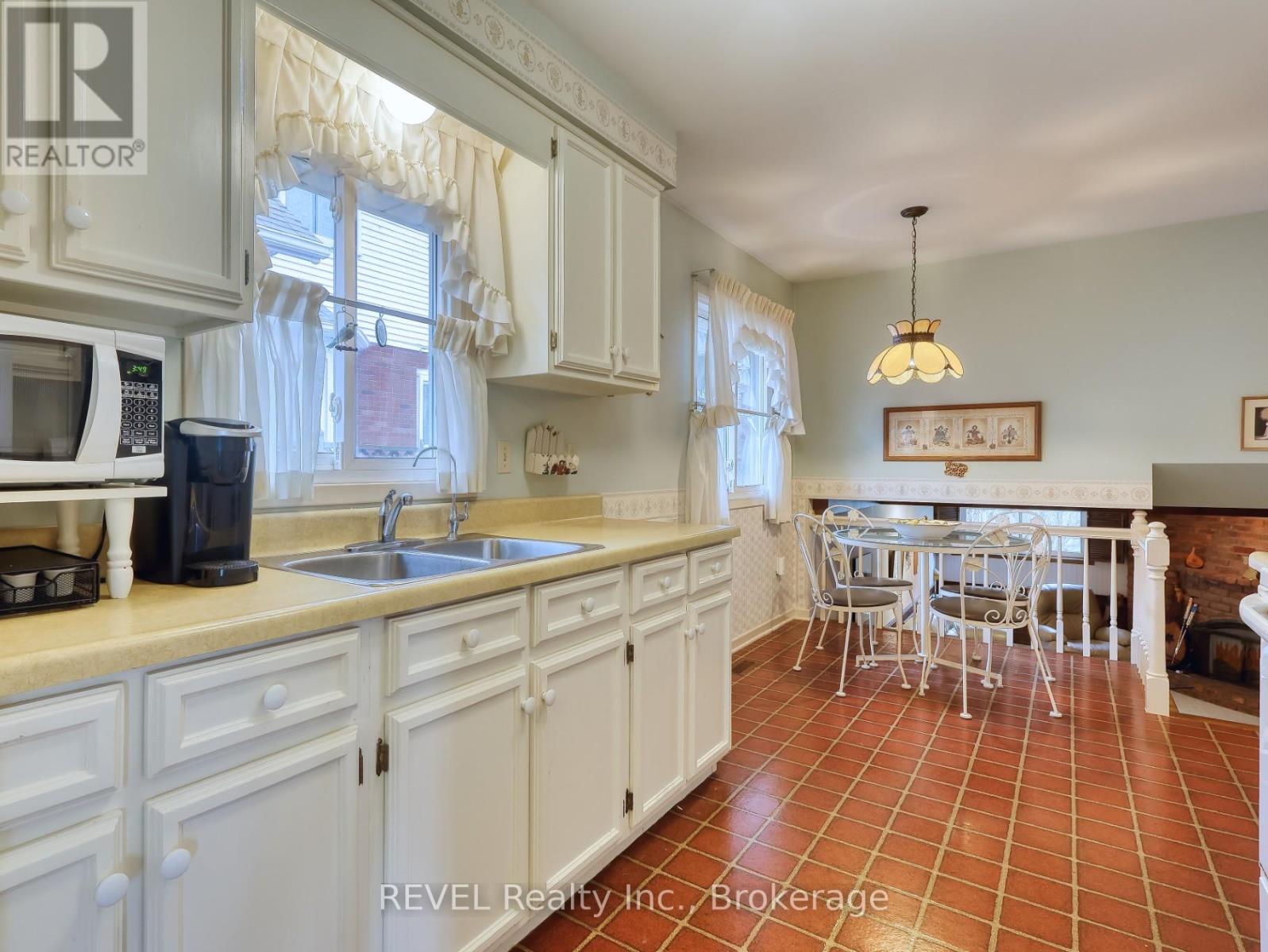 31 Cole Farm Boulevard, St. Catharines, Ontario  L2N 7E2 - Photo 13 - X12927188