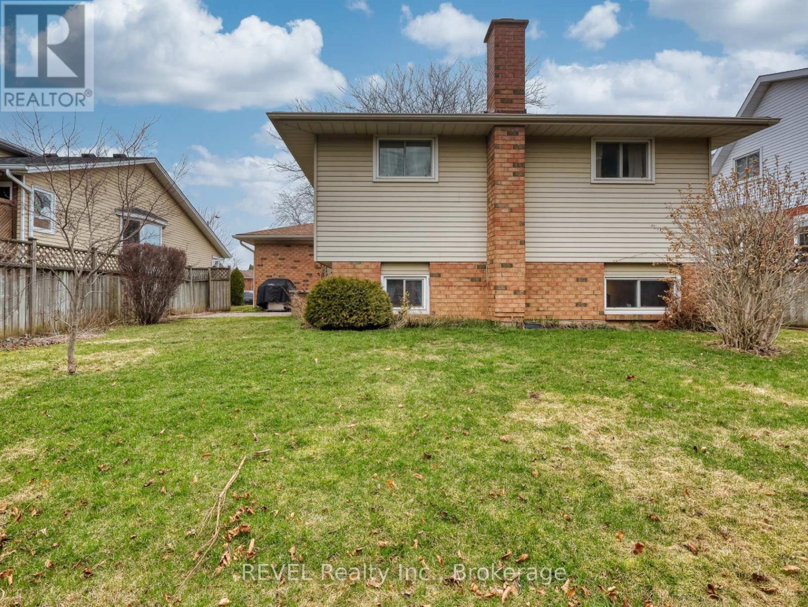 31 Cole Farm Boulevard, St. Catharines, Ontario  L2N 7E2 - Photo 5 - X12927188