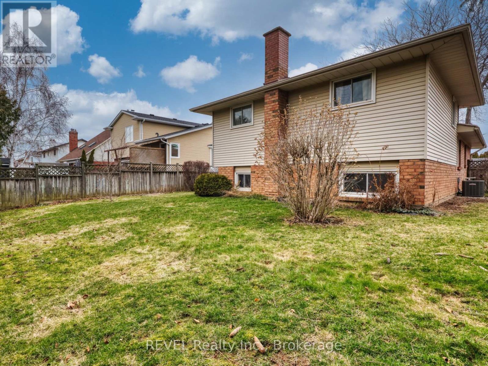 31 Cole Farm Boulevard, St. Catharines, Ontario  L2N 7E2 - Photo 6 - X12927188