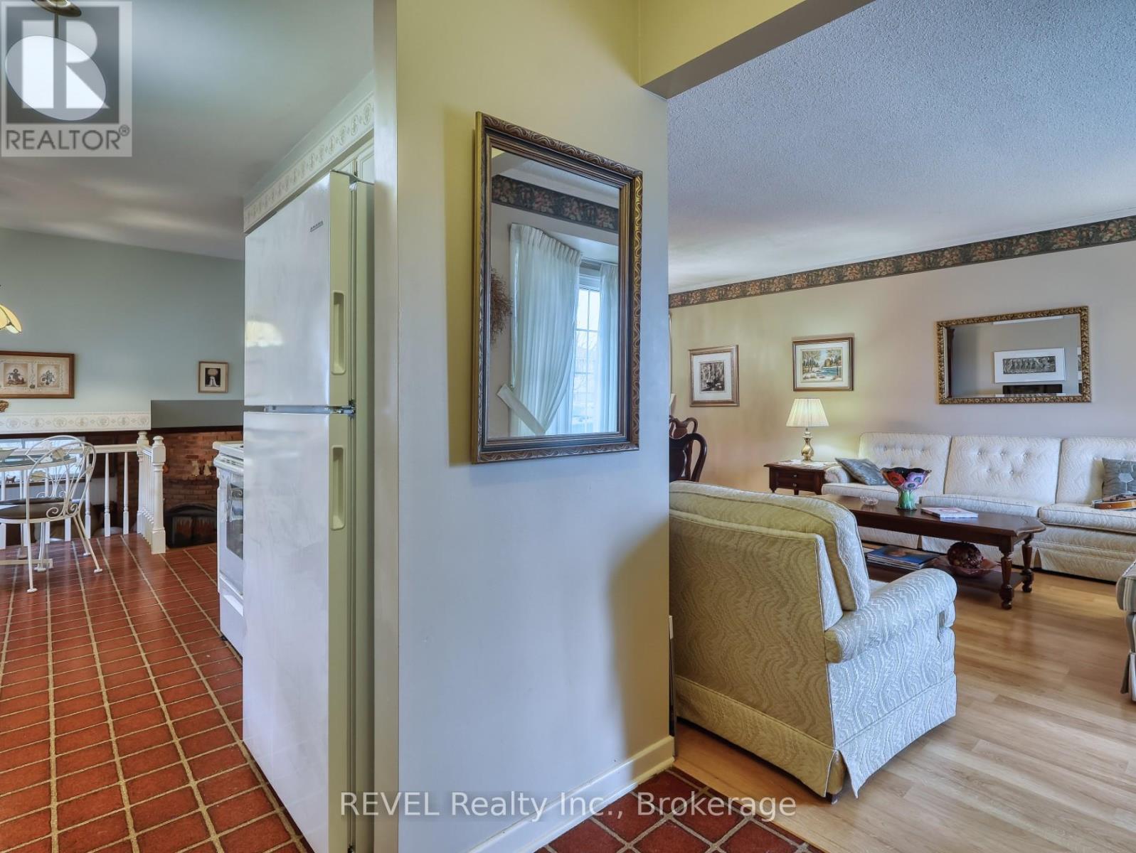31 Cole Farm Boulevard, St. Catharines, Ontario  L2N 7E2 - Photo 8 - X12927188