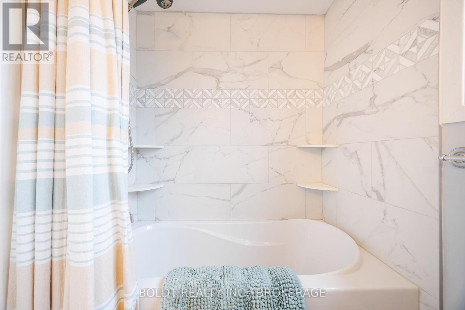 101 - 5 Woodlawn Court, Grimsby, Ontario  L3M 3T4 - Photo 10 - X12927204