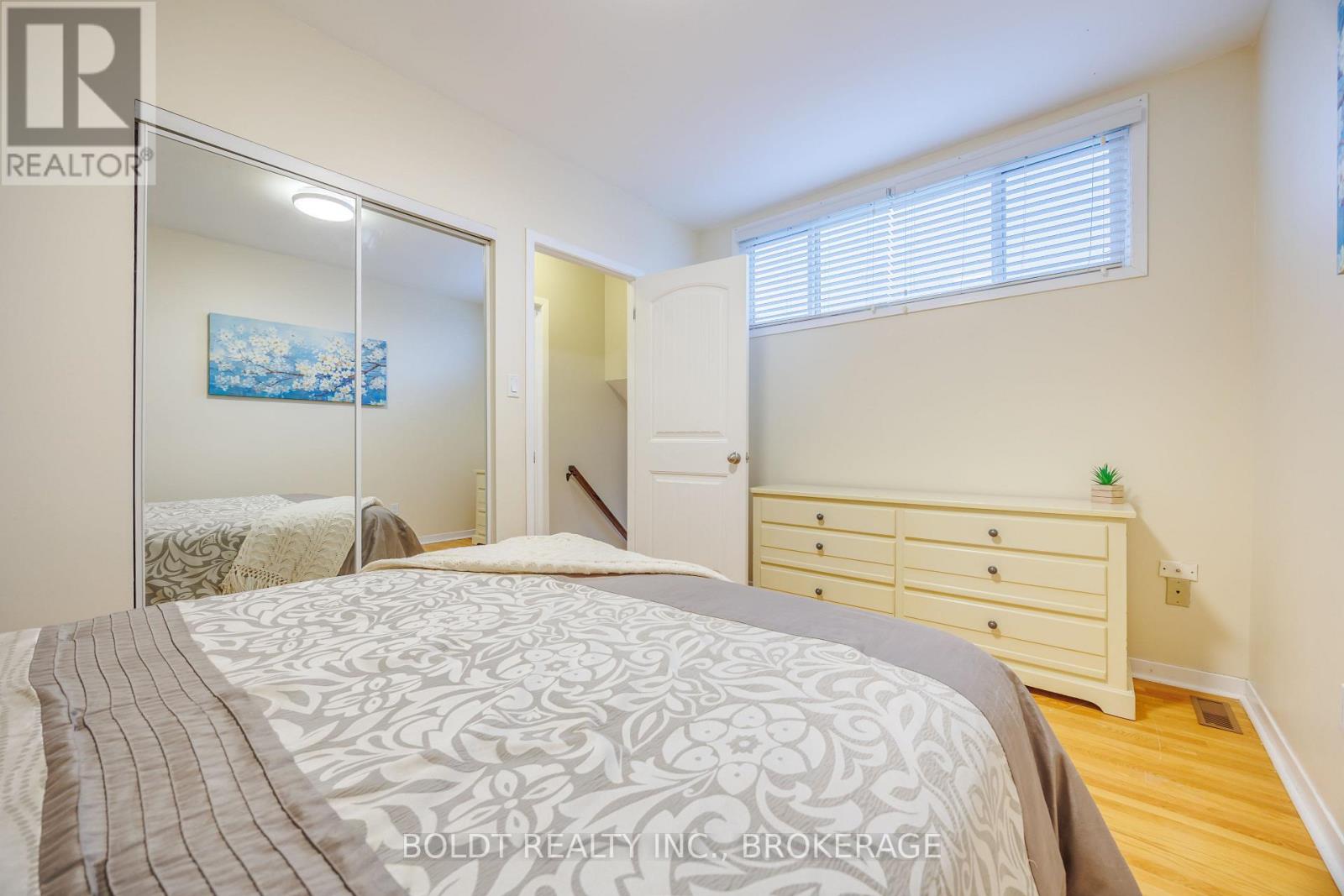 101 - 5 Woodlawn Court, Grimsby, Ontario  L3M 3T4 - Photo 14 - X12927204