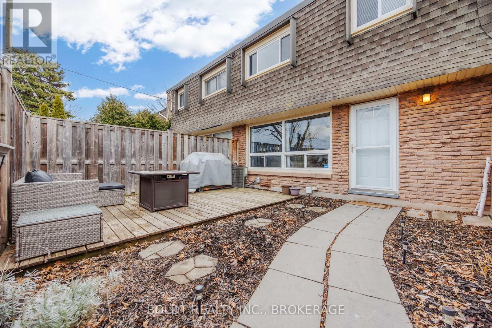 101 - 5 Woodlawn Court, Grimsby, Ontario  L3M 3T4 - Photo 18 - X12927204